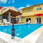 4 Bedroom Amazing In * Pula