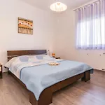 4 Bedroom Amazing In Vikendica *