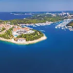 Vikendica 4 Bedroom Amazing In Pula