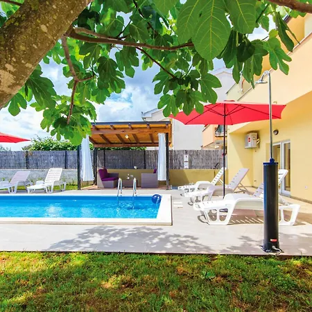 Holiday home 4 Bedroom Amazing In Pula
