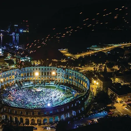 Ferienhaus 4 Bedroom Amazing In