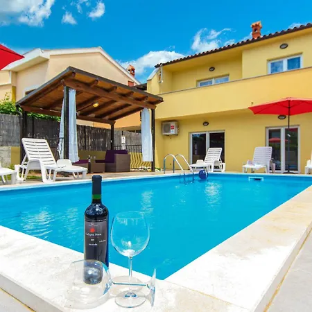 4 Bedroom Amazing In * Pula