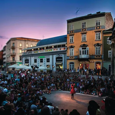 4 Bedroom Amazing In Ferienhaus Pula