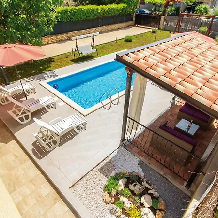 4 Bedroom Amazing In Hébergement de vacances *