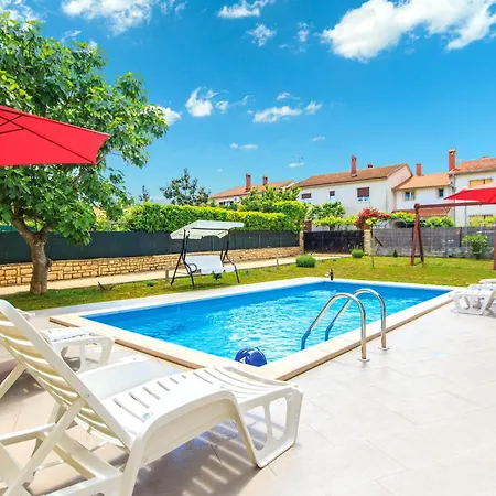 4 Bedroom Amazing In Hébergement de vacances