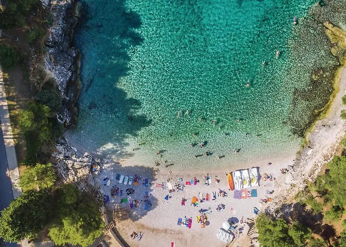 4 Bedroom Amazing In بيت للعطل