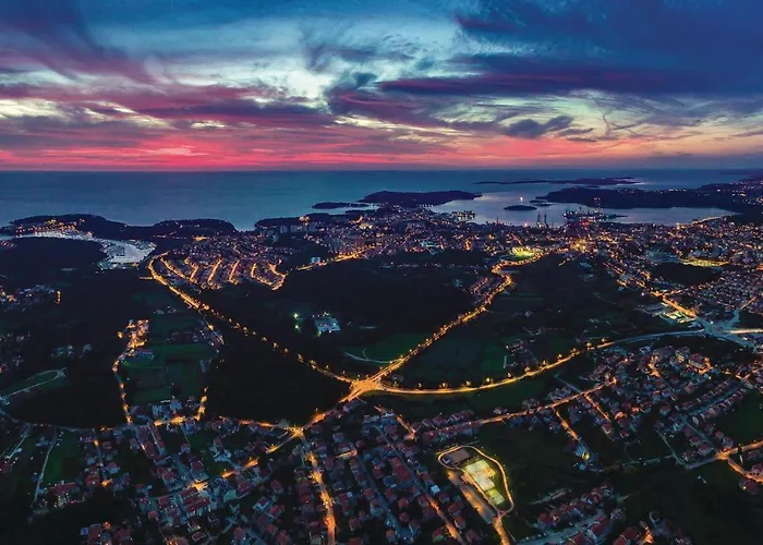 4 Bedroom Amazing In Vikendica Pula