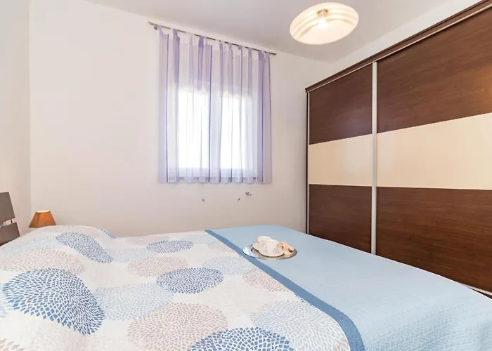 4 Bedroom Amazing In بولا