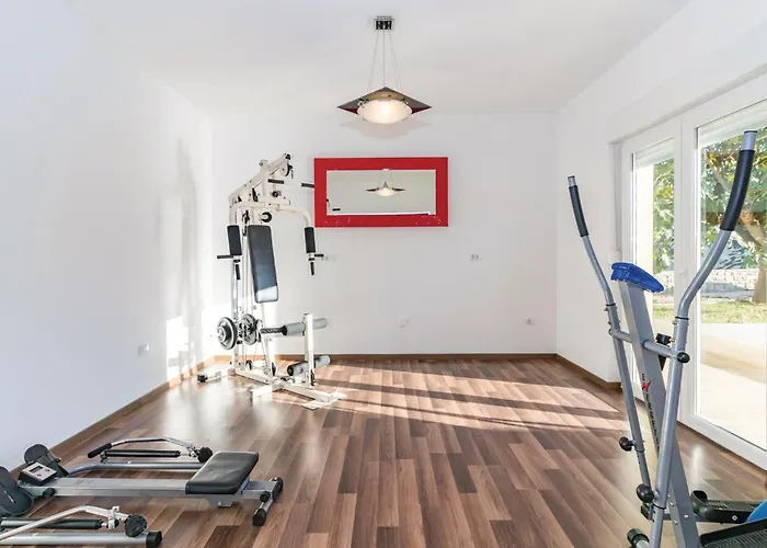 بيت للعطل 4 Bedroom Amazing In *