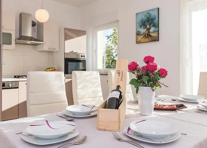 4 Bedroom Amazing In بيت للعطل *