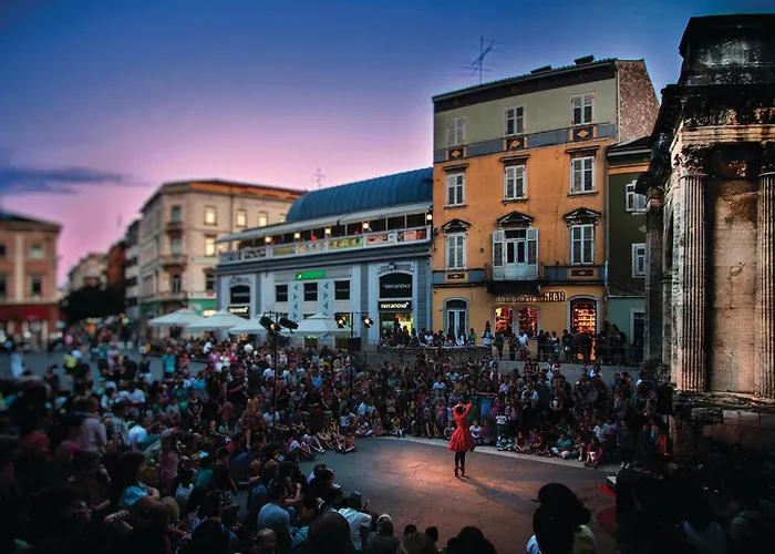 4 Bedroom Amazing In Vikendica Pula