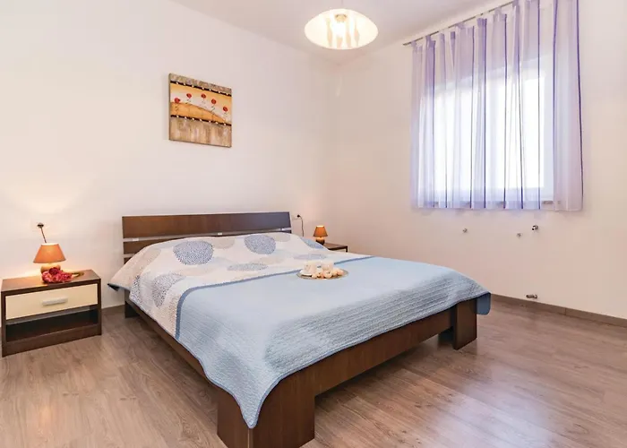 4 Bedroom Amazing In بيت للعطل *