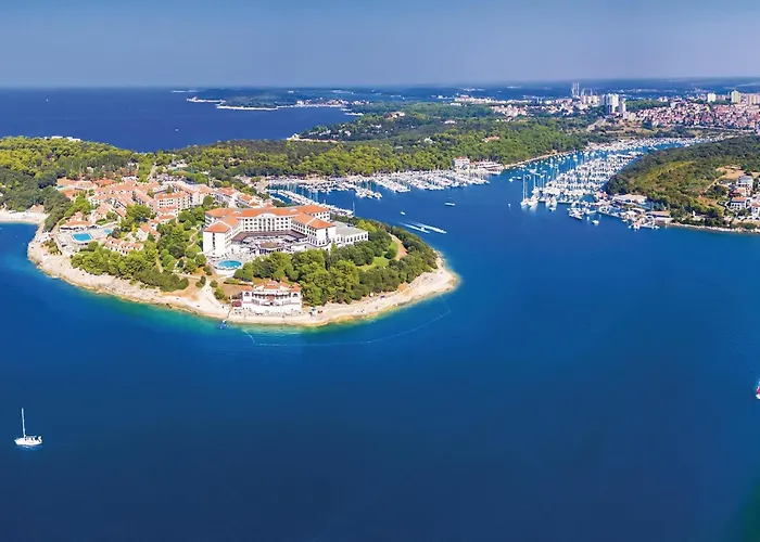 Vikendica 4 Bedroom Amazing In Pula