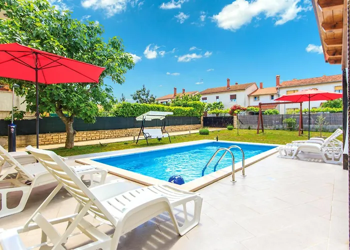 4 Bedroom Amazing In بيت للعطل