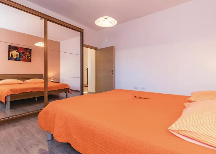 4 Bedroom Amazing In بولا