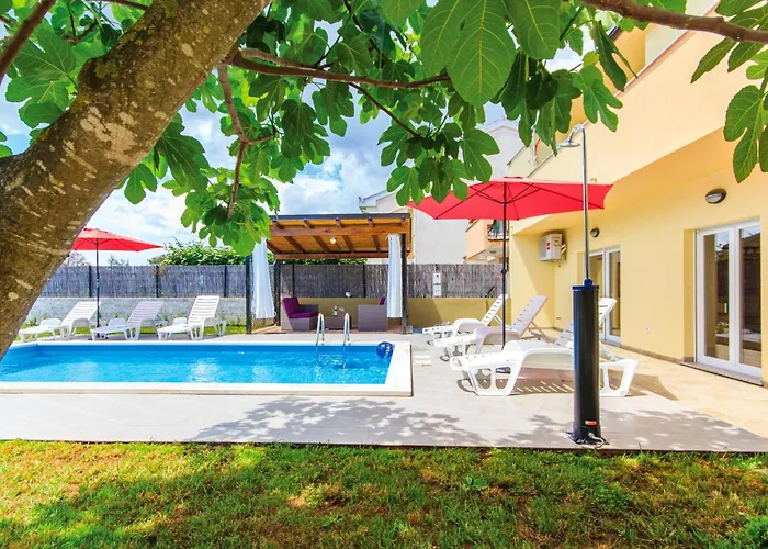 بيت للعطل 4 Bedroom Amazing In بولا