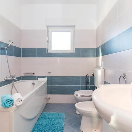 4 Bedroom Amazing In Semesterbostad *