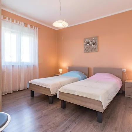 4 Bedroom Amazing In Semesterbostad