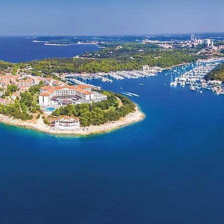 Semesterbostad 4 Bedroom Amazing In Pula