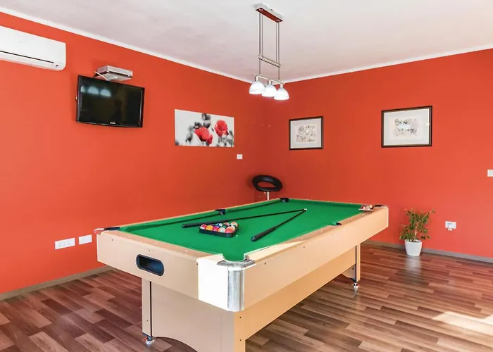 4 Bedroom Amazing In בית נופש *