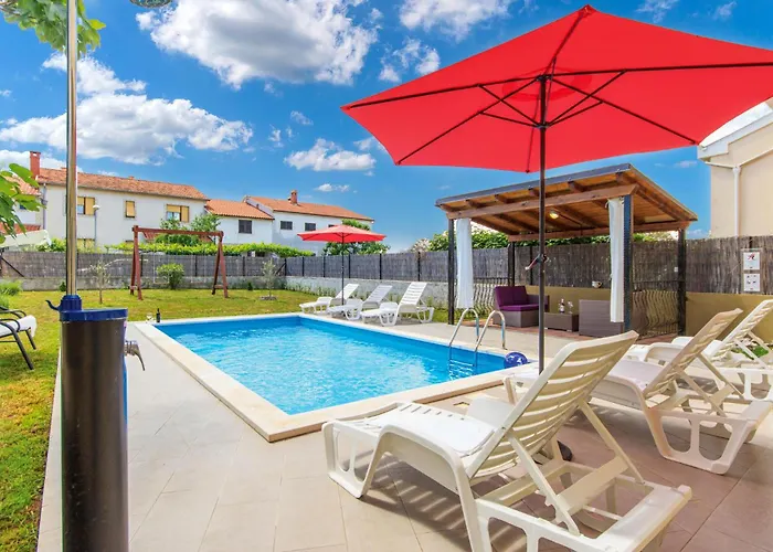 4 Bedroom Amazing In Tatil Evi Pula