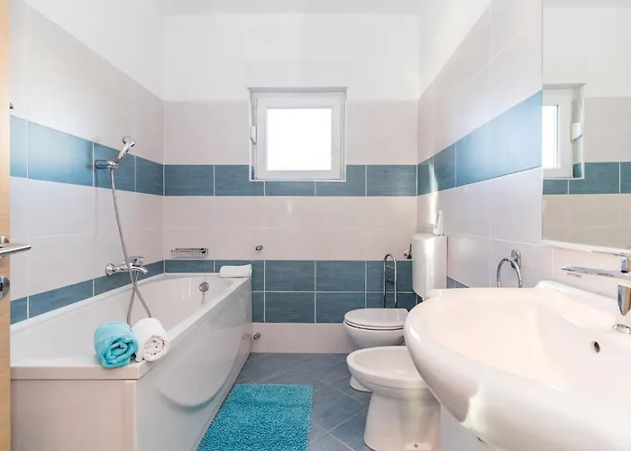 4 Bedroom Amazing In בית נופש *